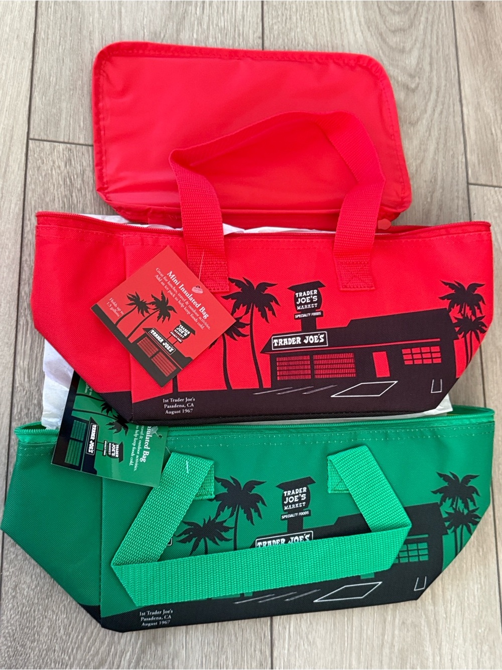 Trader Joe’s Insulated Tote Bag - Red and Green NWT